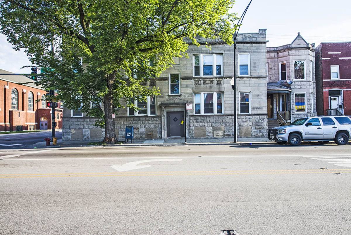 Apartment for rent at 3560-64 W Cermak Rd, Chicago, IL 60623