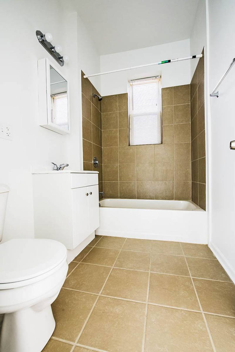 Apartment for rent at 3560-64 W Cermak Rd, Chicago, IL 60623
