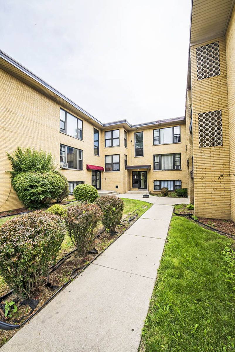 Apartment for rent at 8231-37 S Ellis Ave, Chicago, IL 60619