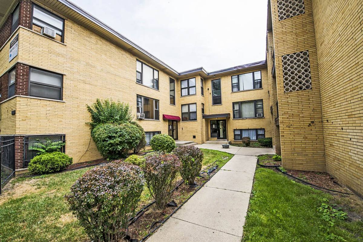 Apartment for rent at 8231-37 S Ellis Ave, Chicago, IL 60619