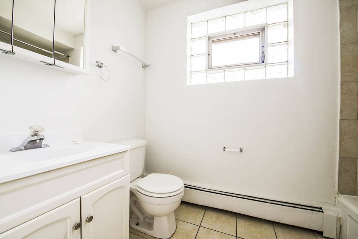 Apartment for rent at 8231-37 S Ellis Ave, Chicago, IL 60619