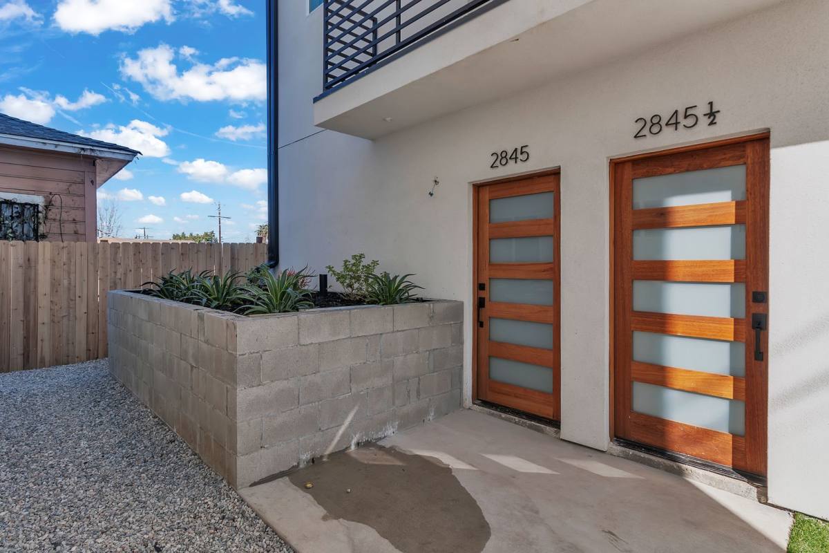 Apartment for rent at 2843-2845 E Folsom St, Los Angeles, CA 90033