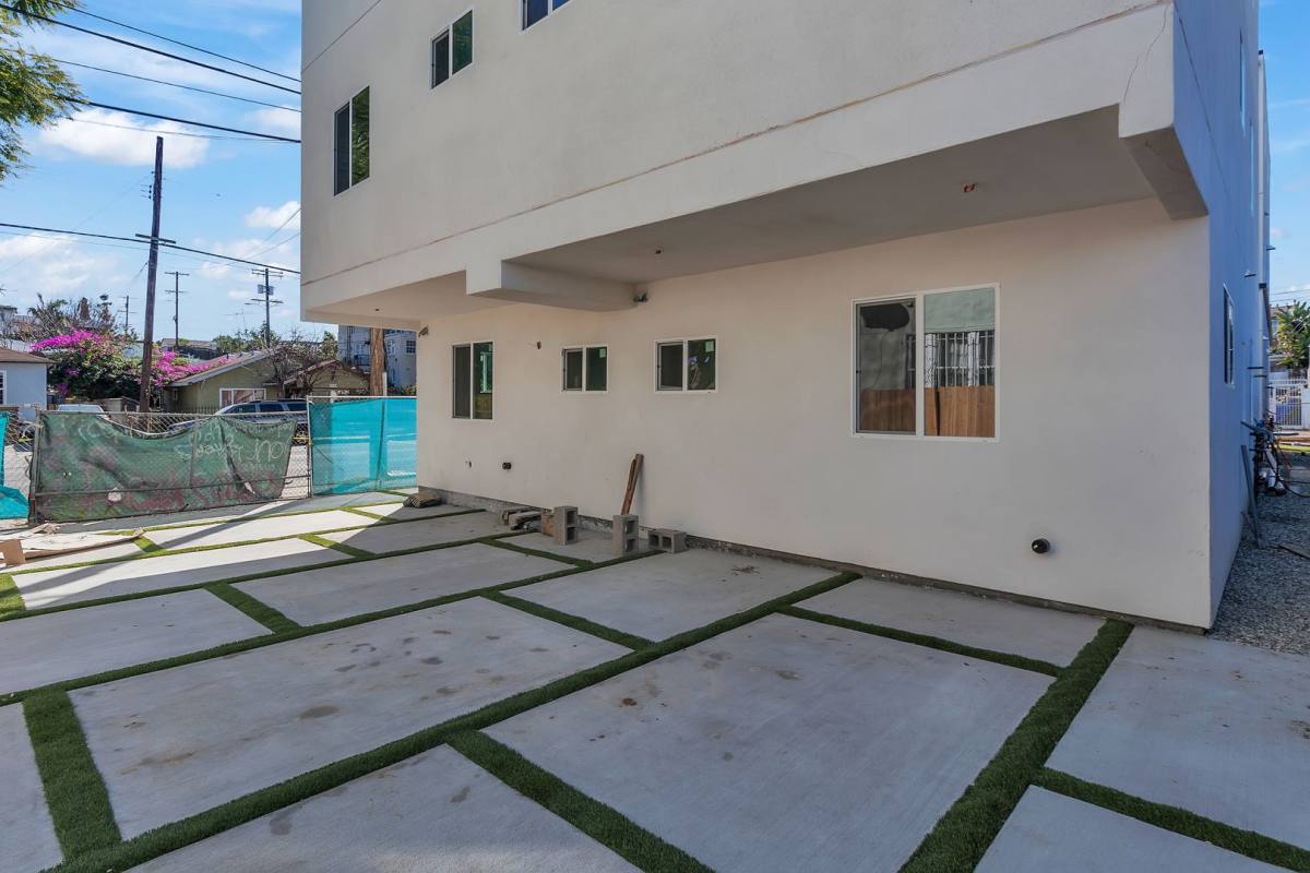 Apartment for rent at 2843-2845 E Folsom St, Los Angeles, CA 90033