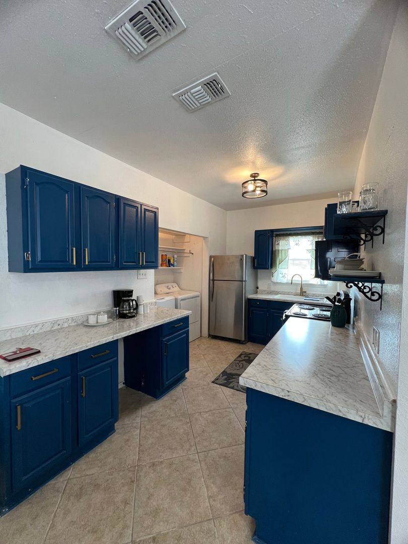 Townhouse for rent at 1221 Delaware St, San Antonio, TX 78210