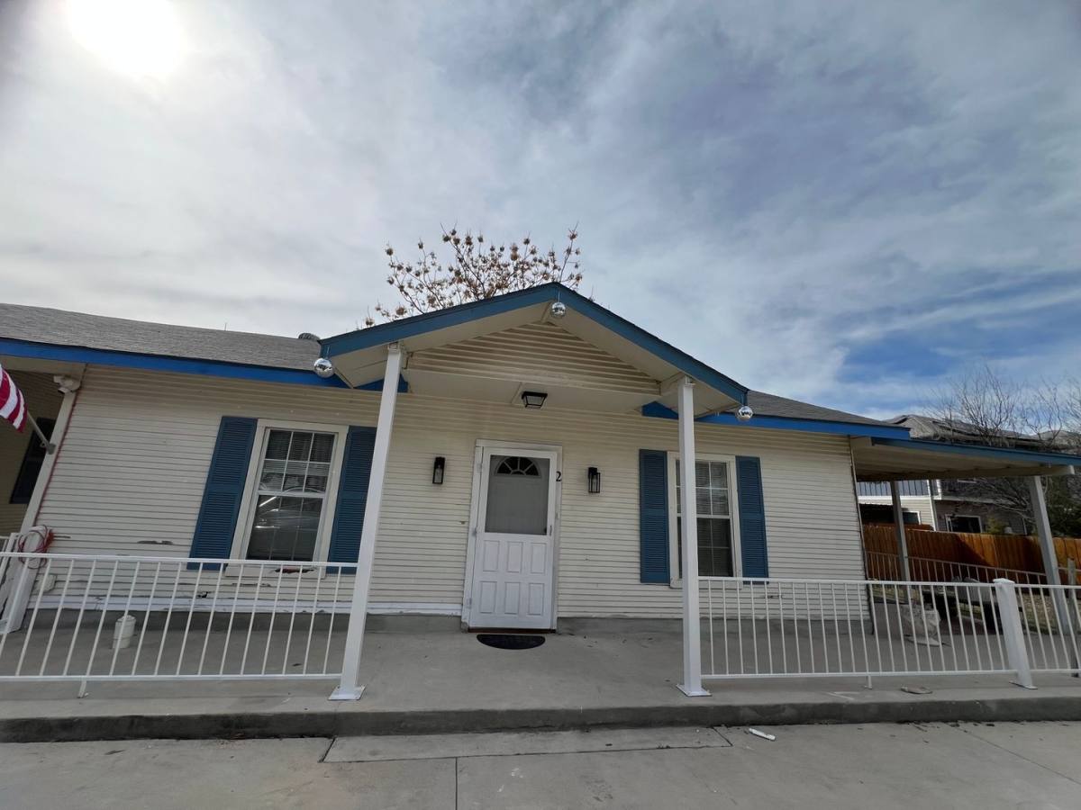 Townhouse for rent at 1221 Delaware St, San Antonio, TX 78210
