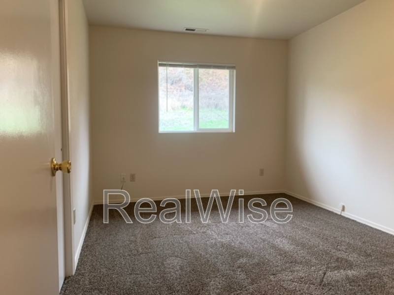 Apartment for rent at 1820 NE Foothill Blvd #B, Grants Pass, OR 97526