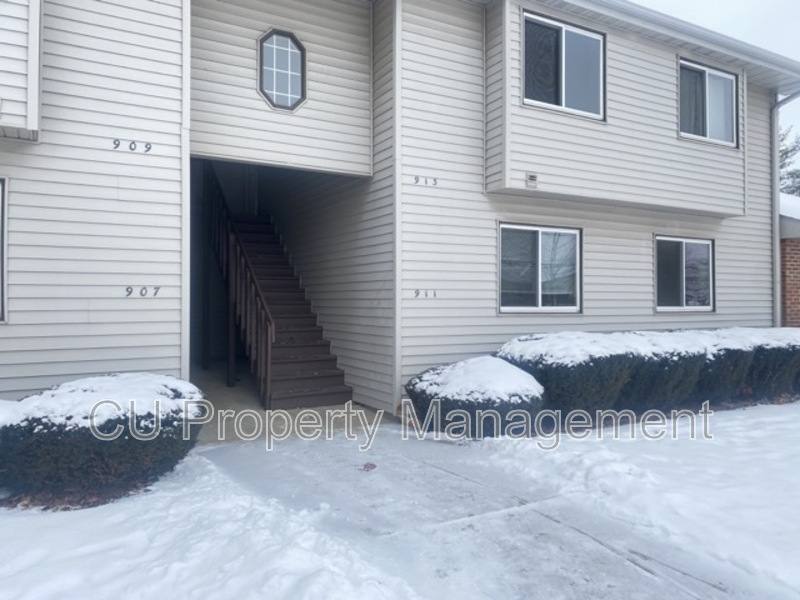 911 Laura Dr, Champaign, IL 61822