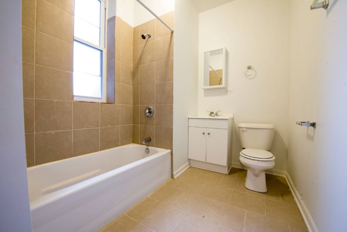Apartment for rent at 5901 S Michigan Ave, Chicago, IL 60637