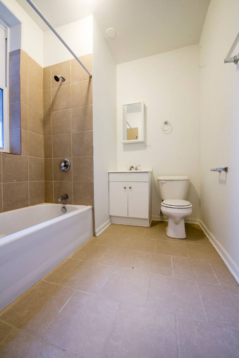Apartment for rent at 5901 S Michigan Ave, Chicago, IL 60637