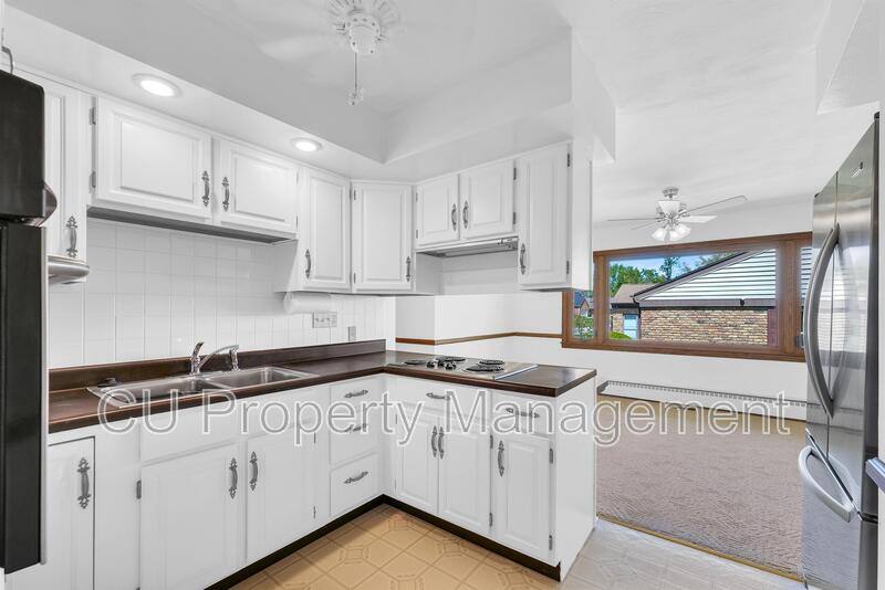 House for rent at 1702 Golfview Dr, Urbana, IL 61801