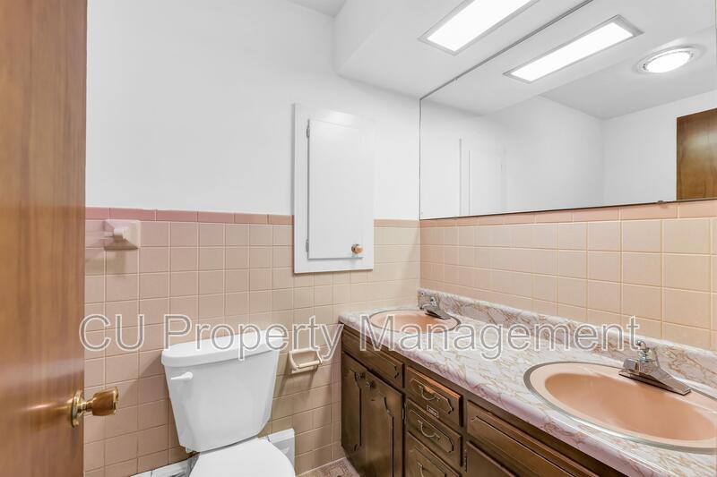 House for rent at 1702 Golfview Dr, Urbana, IL 61801
