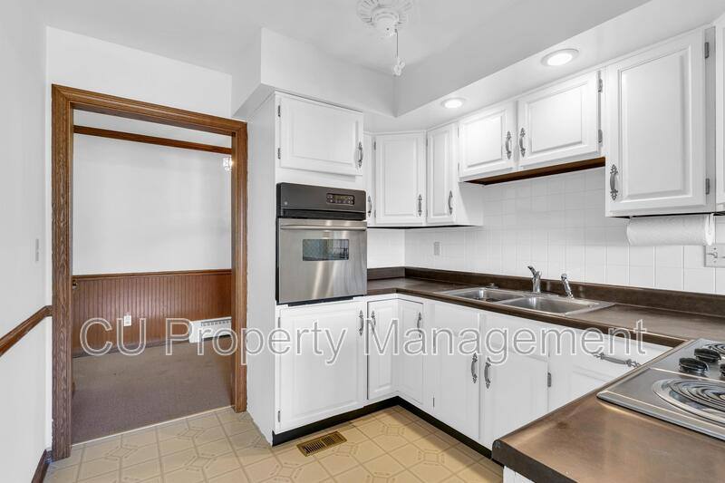 House for rent at 1702 Golfview Dr, Urbana, IL 61801