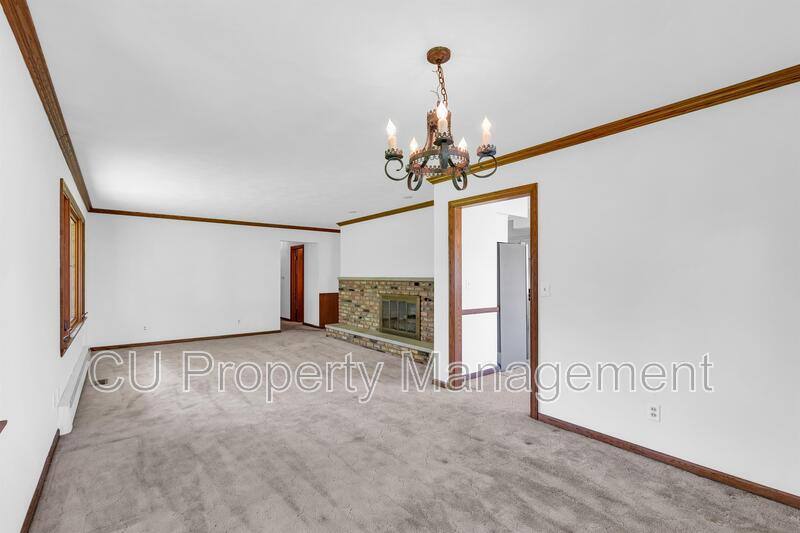 House for rent at 1702 Golfview Dr, Urbana, IL 61801