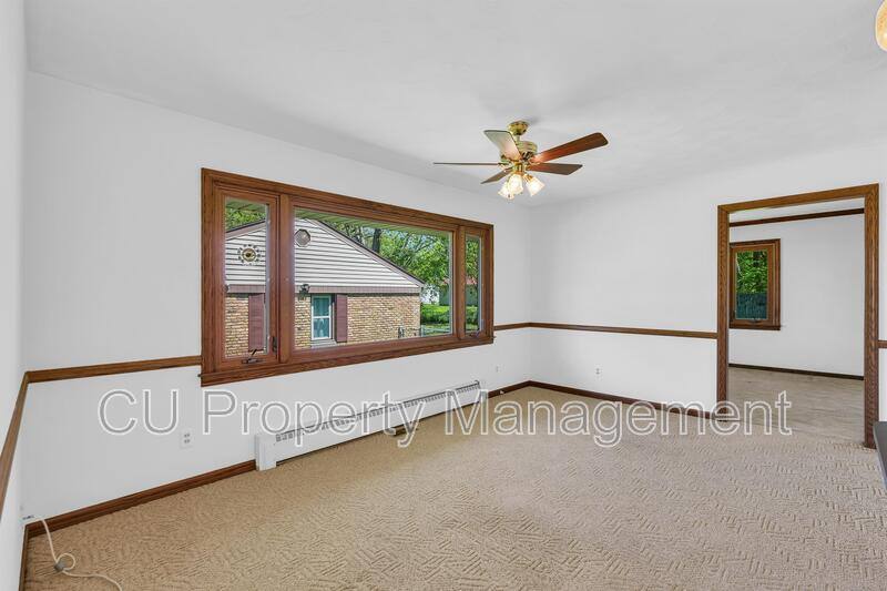 House for rent at 1702 Golfview Dr, Urbana, IL 61801