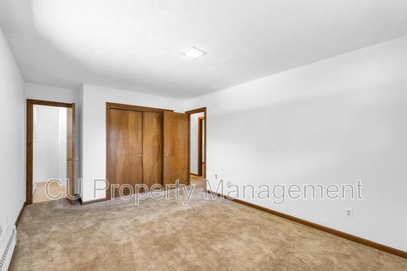House for rent at 1702 Golfview Dr, Urbana, IL 61801