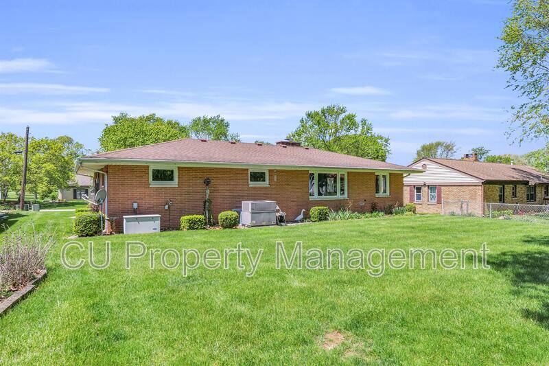 House for rent at 1702 Golfview Dr, Urbana, IL 61801