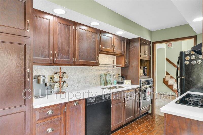 Condo for rent at 1 Lyndhurst Village Court, Savoy, IL 61874