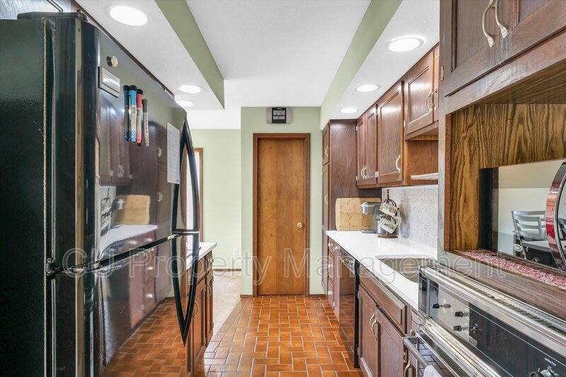 Condo for rent at 1 Lyndhurst Village Court, Savoy, IL 61874