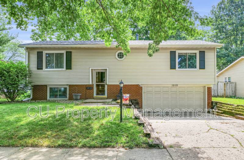 House for rent at 1010 Hollycrest Dr, Champaign, IL 61821