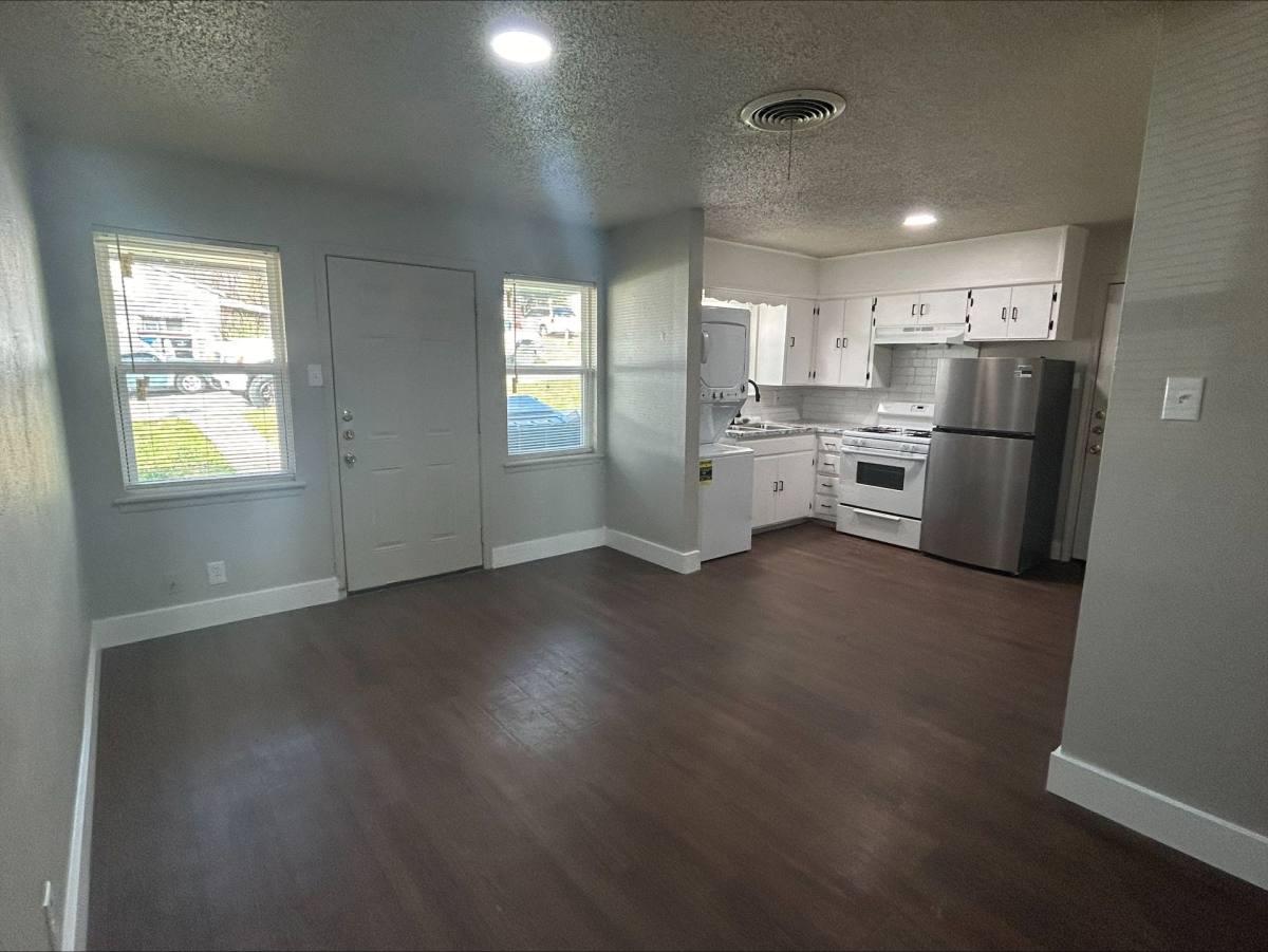 Apartment for rent at 818 W Texas St, Denison, TX 75020