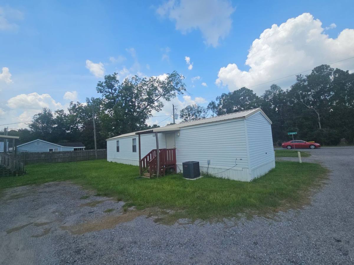 Apartment for rent at 4716 Chumuckla Highway, Milton, FL 32571