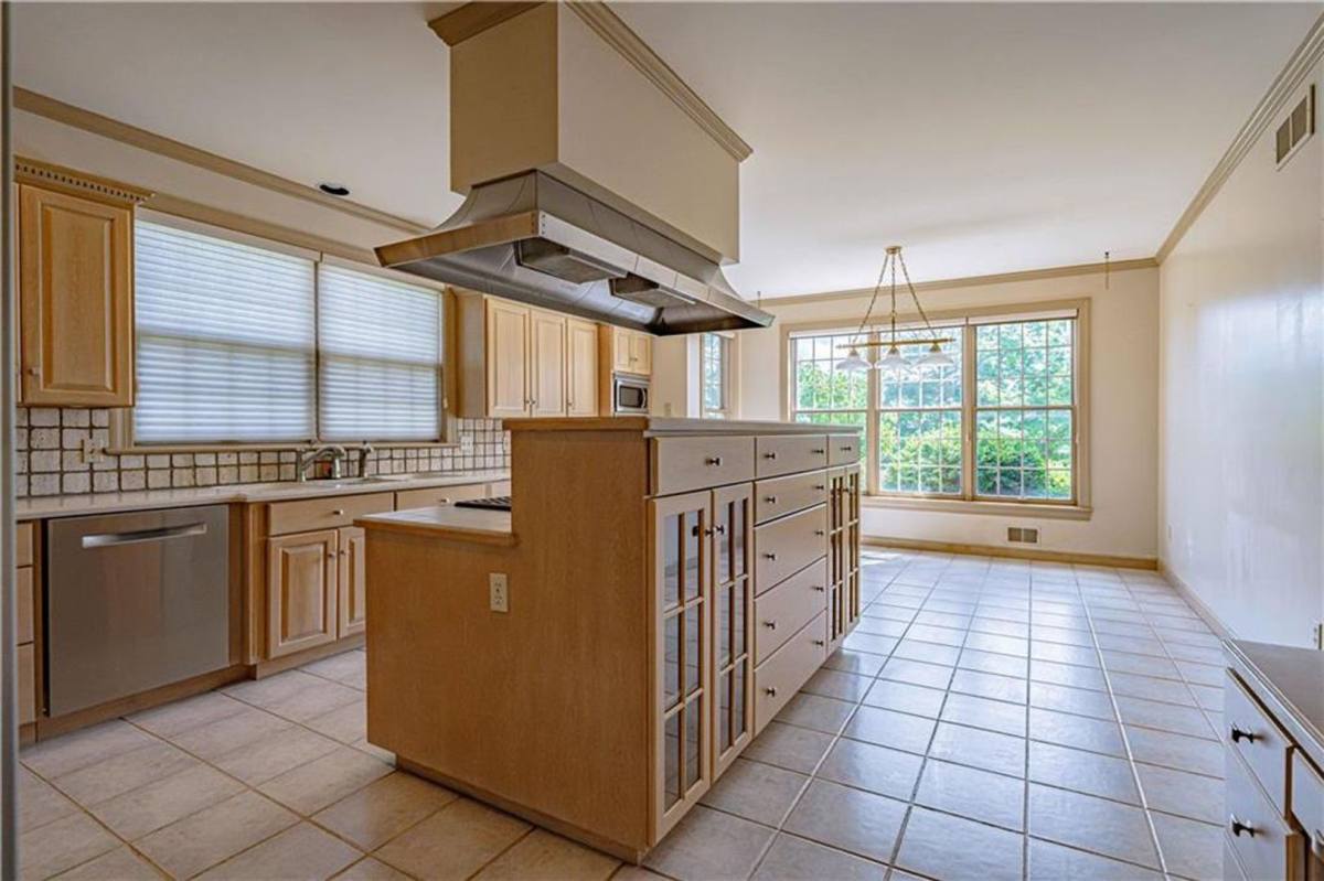 House for rent at 3475 Manor Rd, Bethlehem, PA 18020