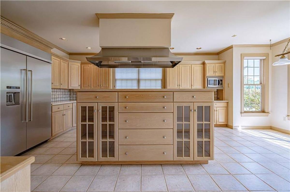 House for rent at 3475 Manor Rd, Bethlehem, PA 18020