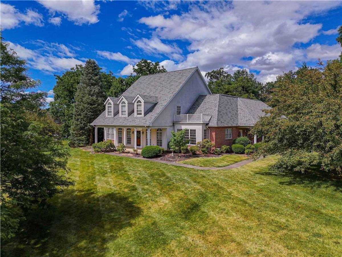 House for rent at 3475 Manor Rd, Bethlehem, PA 18020