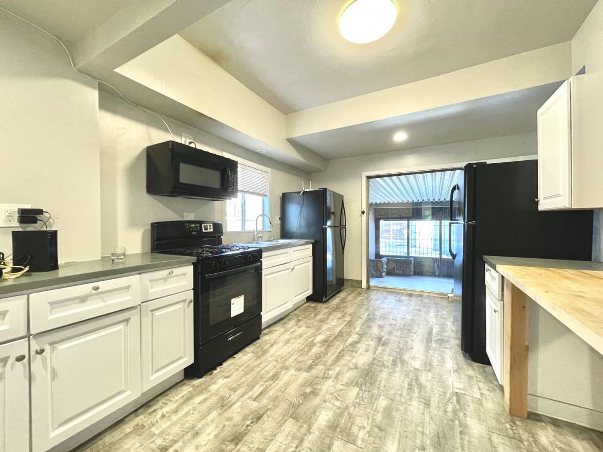 Apartment for rent at 1196 W 36th St, Los Angeles, CA 90007