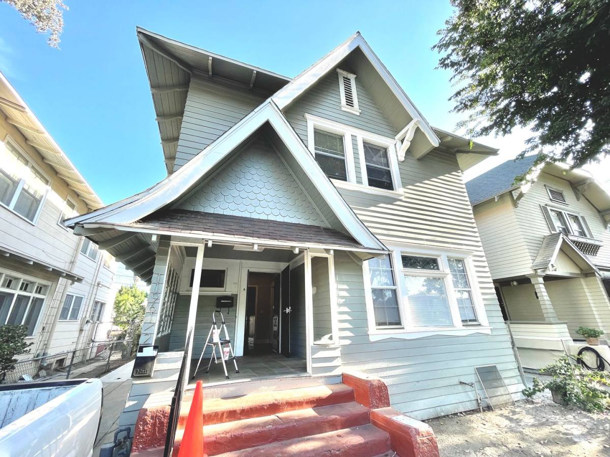 Apartment for rent at 1196 W 36th St, Los Angeles, CA 90007