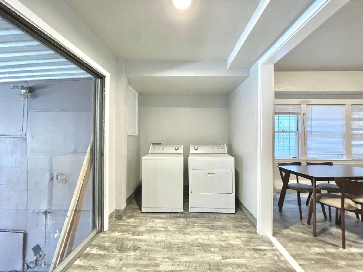 Apartment for rent at 1196 W 36th St, Los Angeles, CA 90007