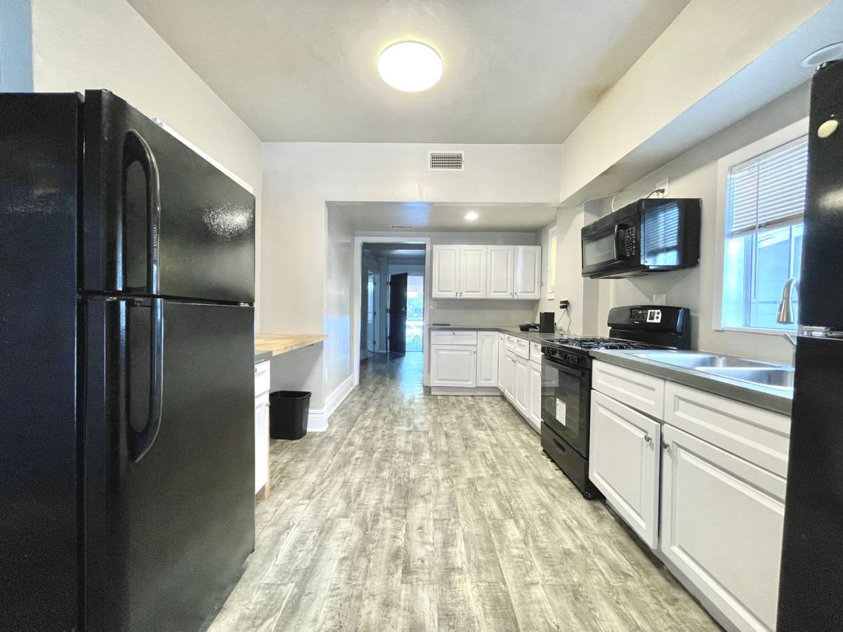 Apartment for rent at 1196 W 36th St, Los Angeles, CA 90007