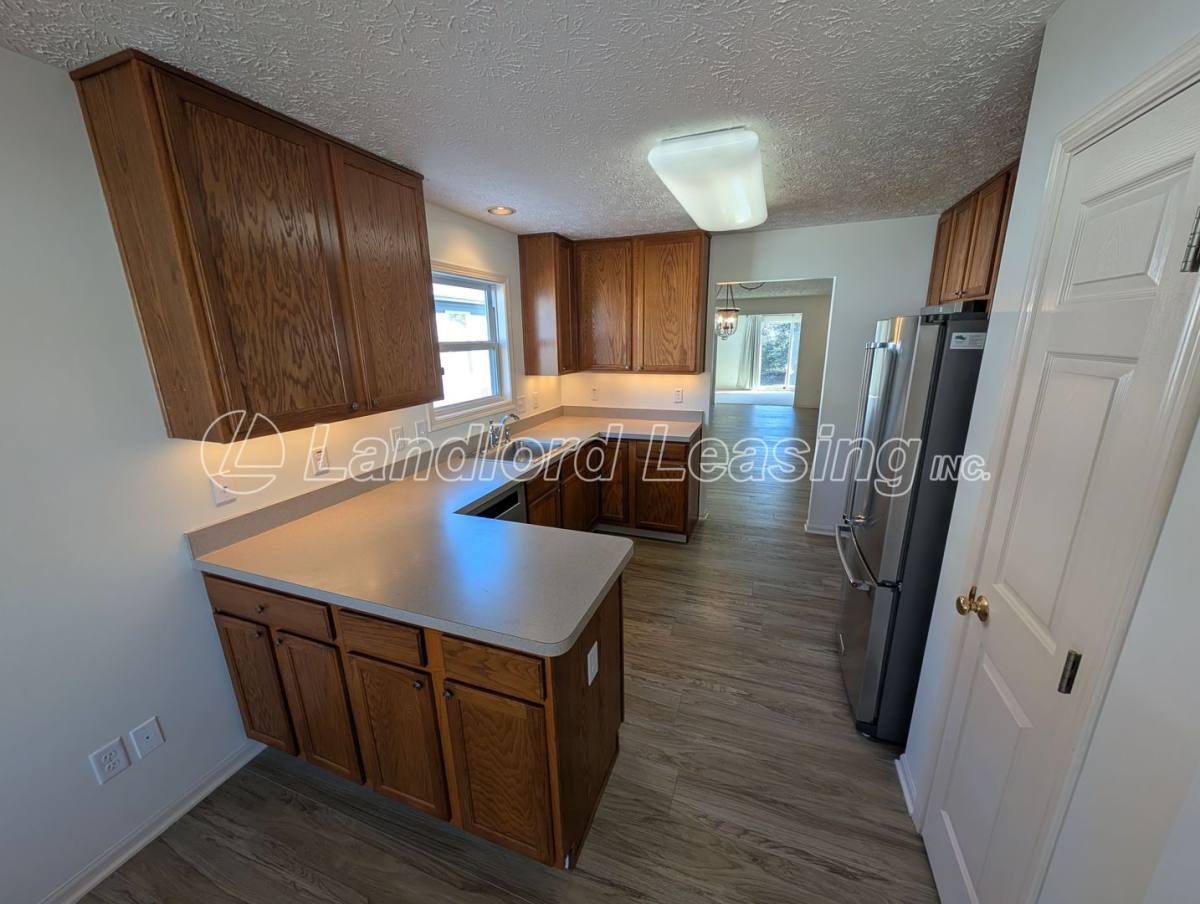 House for rent at 1417 Hollow Wood Lane, Avon, OH 44011