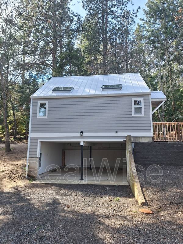 Apartment for rent at 126 Strawberry Lane, Ashland, OR 97520