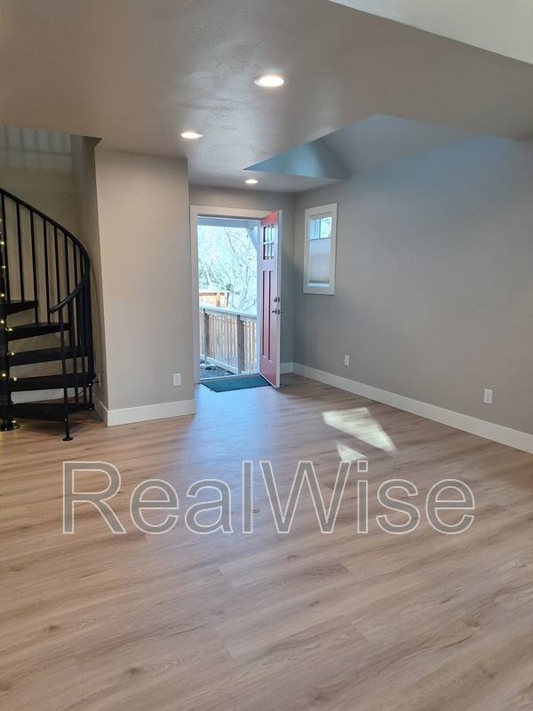 Apartment for rent at 126 Strawberry Lane, Ashland, OR 97520