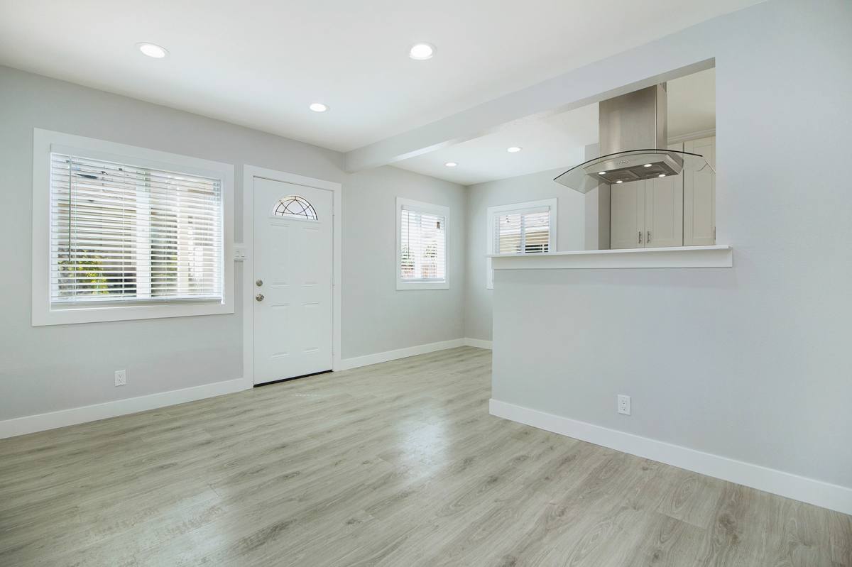 Apartment for rent at 77-79 E Ellis St, Long Beach, CA 90805