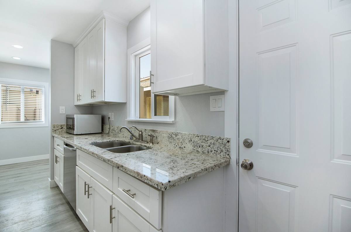 Apartment for rent at 77-79 E Ellis St, Long Beach, CA 90805