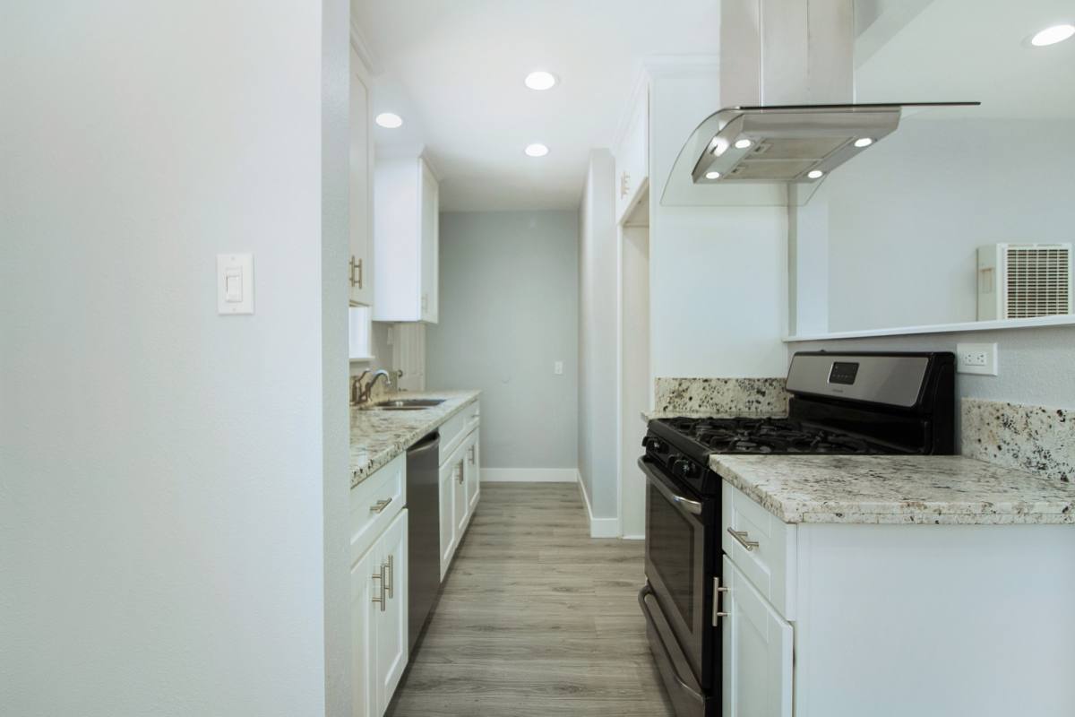 Apartment for rent at 77-79 E Ellis St, Long Beach, CA 90805