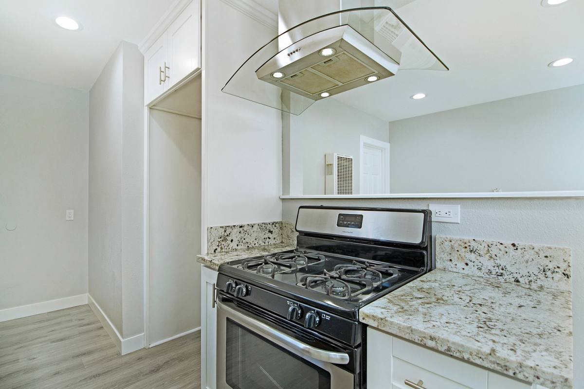 Apartment for rent at 77-79 E Ellis St, Long Beach, CA 90805
