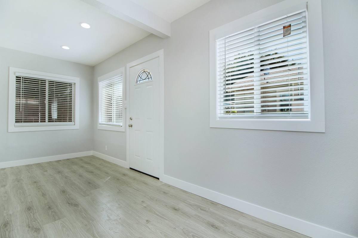 Apartment for rent at 77-79 E Ellis St, Long Beach, CA 90805