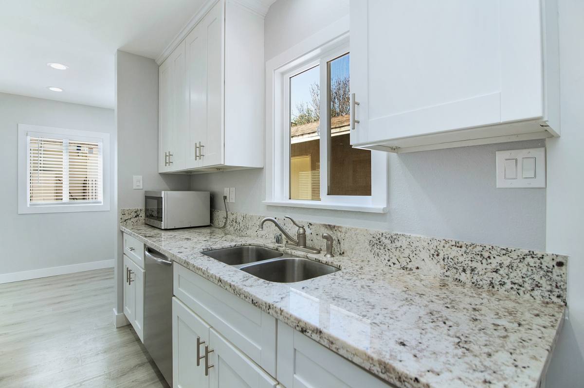 Apartment for rent at 77-79 E Ellis St, Long Beach, CA 90805
