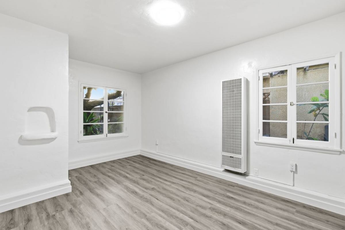 Apartment for rent at 2401 20th St, Santa Monica, CA 90405