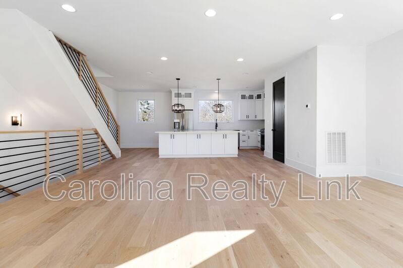 Townhouse for rent at 3521 Avalon Ave #1, Charlotte, NC 28208