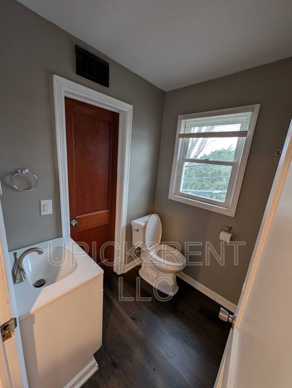 Apartment for rent at 215 S Ewing St #B, Lancaster, OH 43130