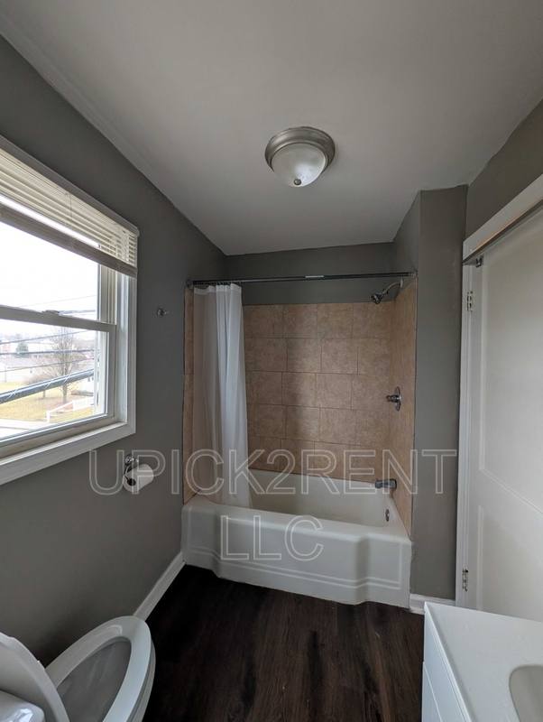 Apartment for rent at 215 S Ewing St #B, Lancaster, OH 43130