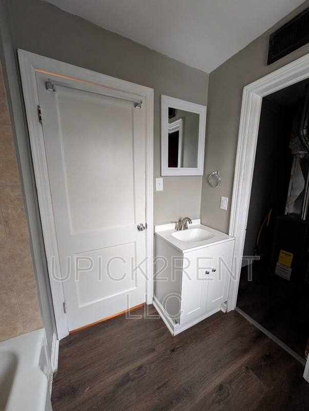 Apartment for rent at 215 S Ewing St #B, Lancaster, OH 43130