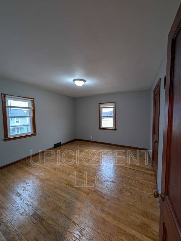 Apartment for rent at 215 S Ewing St #B, Lancaster, OH 43130