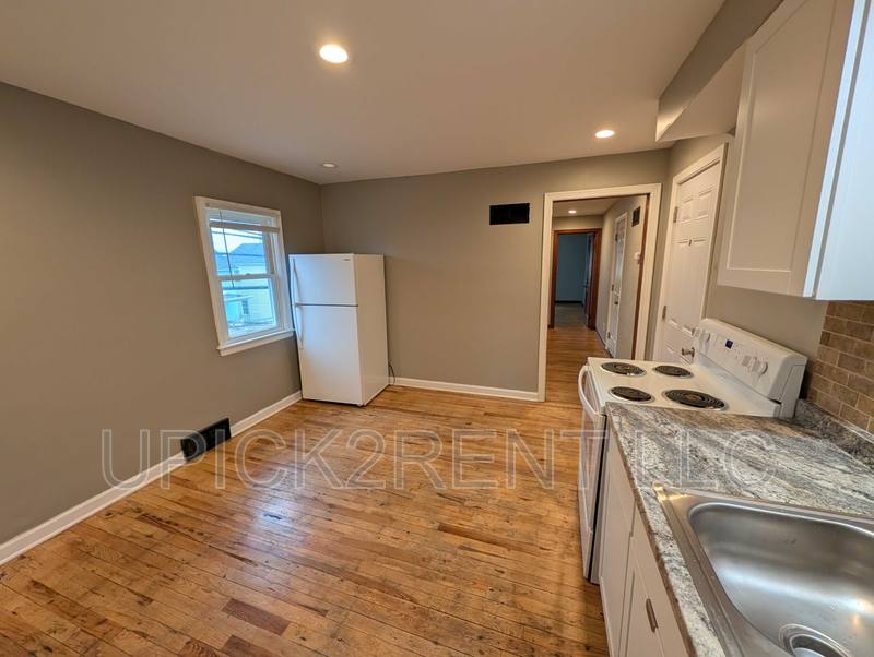 Apartment for rent at 215 S Ewing St #B, Lancaster, OH 43130