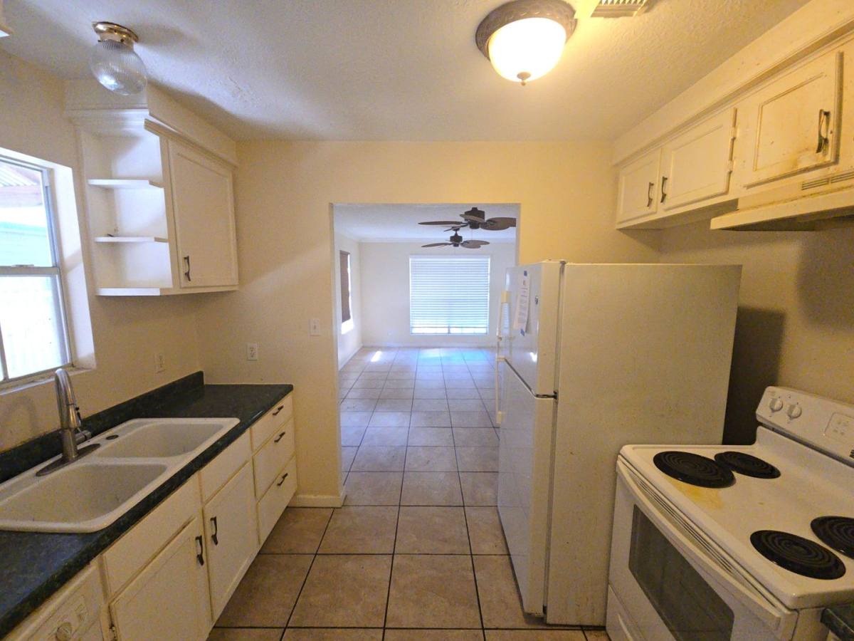 Apartment for rent at 409 Commerce St, Tomball, TX 77375