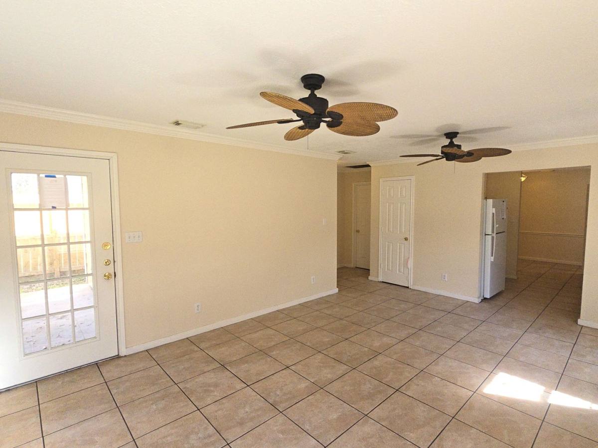 Apartment for rent at 409 Commerce St, Tomball, TX 77375